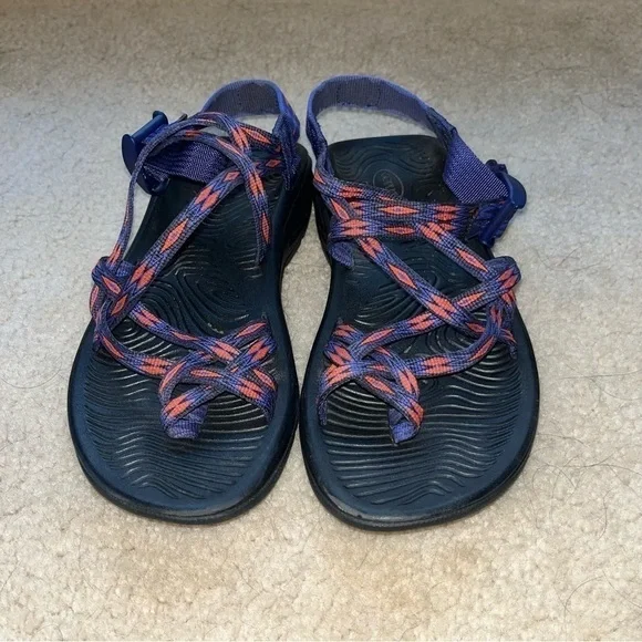 Chaco Women's Blue and Red Strap Toe Loop Around Hiking Sandals Size 6 - Picture 1 of 7